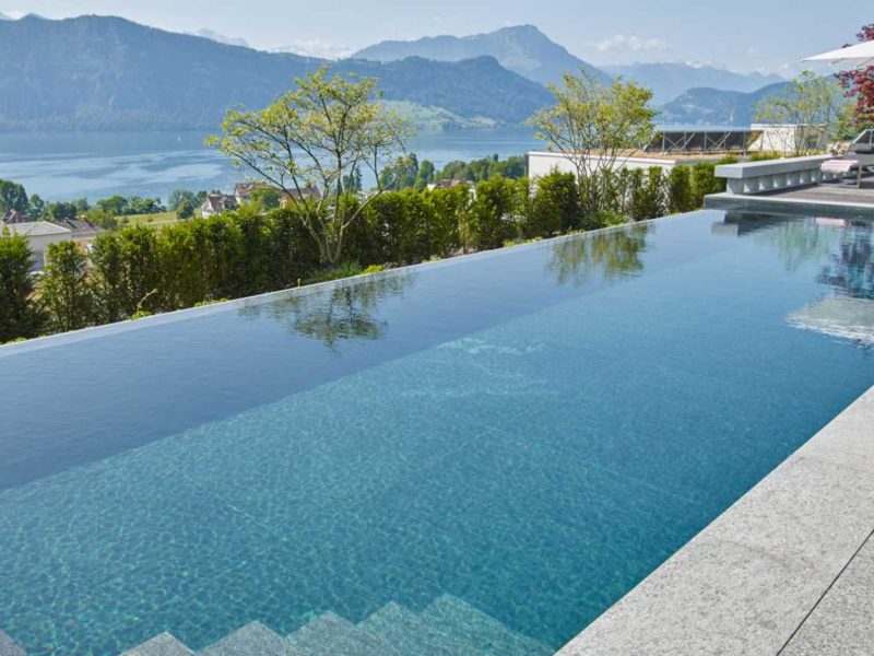 prämiert für schönstes Swimmingpol Schweiz