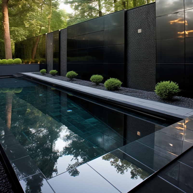 Pool mit schwarzer Auskleidung ergibt schöne Wasserreflektionen